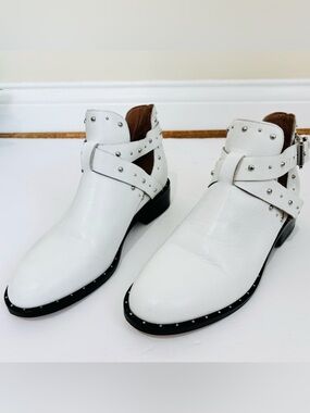 Halogen Hailey White Leather Silver Studded Cut Out Preppy Grunge Ankle Booties